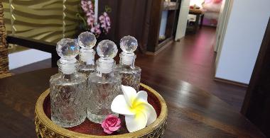 Kombi Massage Paket: Original traditionelle Thai-Massage 30 Minuten + 30 Minuten Hot Stone Massage