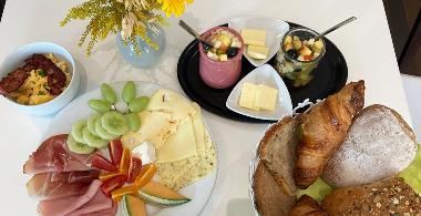 Fr&uuml;hst&uuml;ck 2 Personen inkl. 2 Hei&szlig;getr&auml;nke ( 2x Fr&uuml;hst&uuml;ck gro&szlig;)