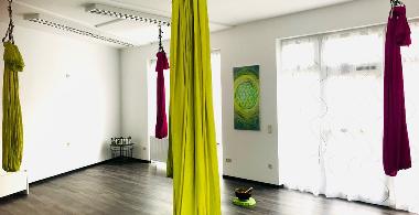 90 Minuten Aerial Yoga mit Freunden in Gotha